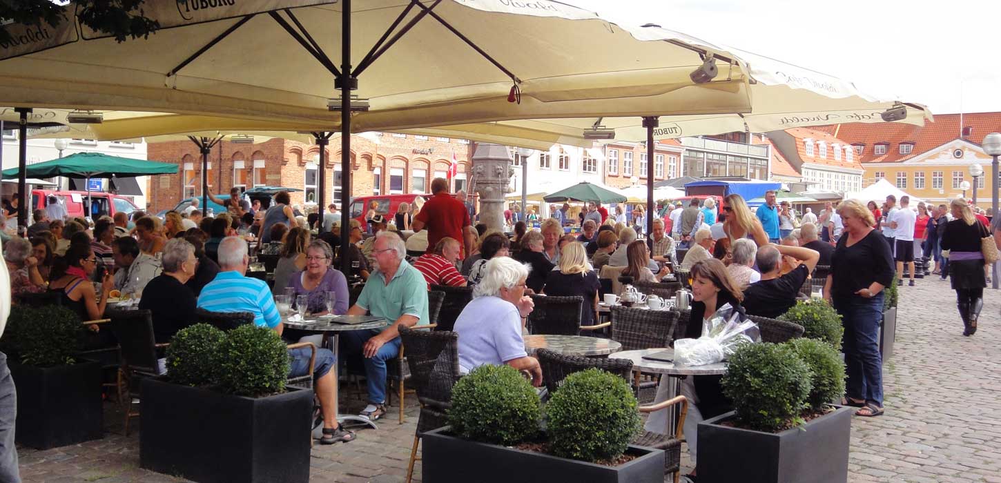 Café Vivaldi i Køge - udsigt mod torvet