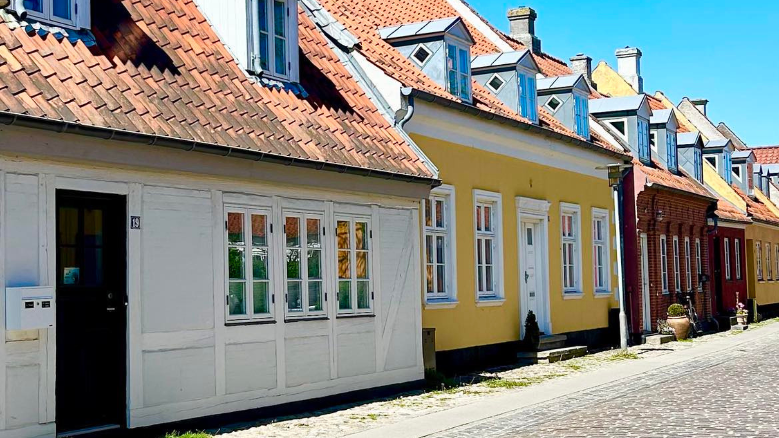 Gamle huse og sommer